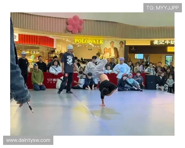 重庆滑板队在世界街舞大赛中的个人能力展现与精彩点评分析