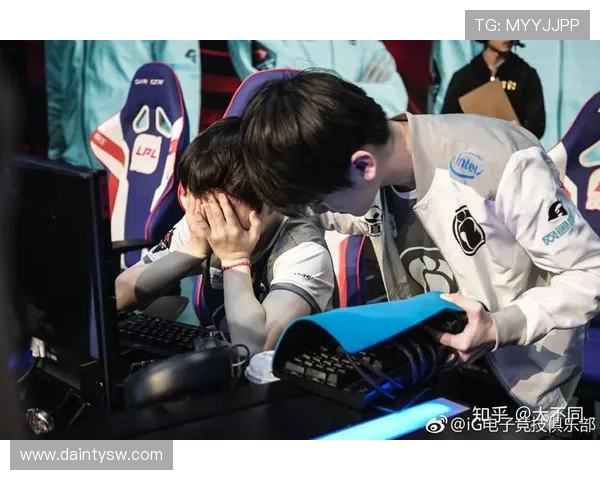 V5战队协同作战解析与策略探讨助力英雄联盟赛场表现提升