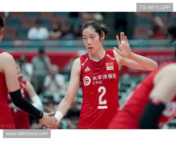 杨丽专访：从排球新星到传奇教练的心路历程与成长故事